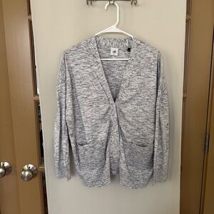 Cabi Womens Medium Grey Snap Front Boyfriend Cardigan Style# 5286‎
